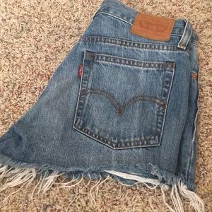 LEVI jean shorts!!